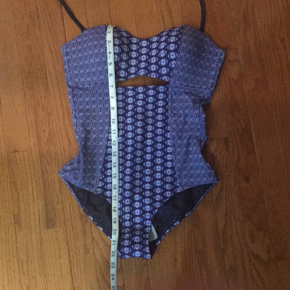 Athleta Tangier Cut out one piece - Picture 2 of 3